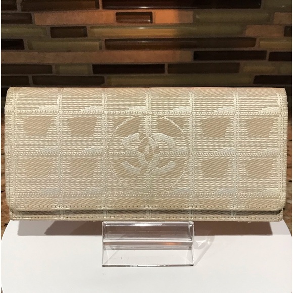 CHANEL Travel Line Continental Wallet 😍🔥❤️ - Picture 11 of 17